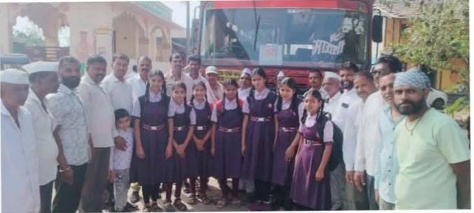 कांचनगावातील विद्यार्थ्यांसाठी दिलासादायक निर्णय : एस.टी. बस सेवेचा शुभारंभ, ग्रामस्थांचा कर्तृत्वगौरव