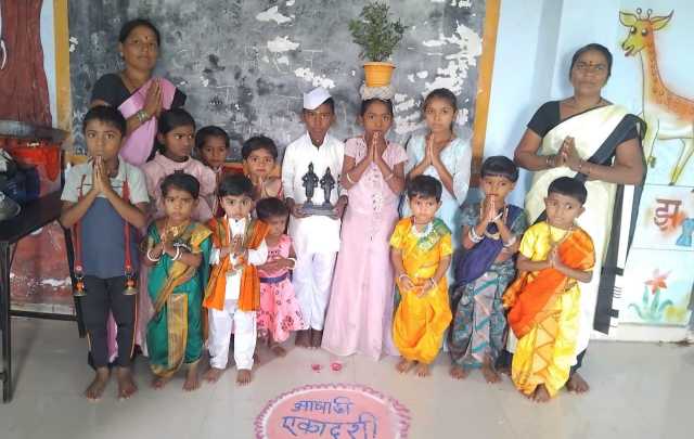 दुर्गम आदिवासी वाड्या-पाड्यांवर दुमदुमला विठुरायाचा गजर; त्र्यंबकेश्वर प्रकल्पातील अंगणवाड्यांमध्ये आषाढी एकादशी उत्साहात साजरी