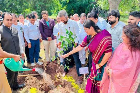 सशक्त युवा–हरित नाशिकचा संकल्प! ‘मिशन ग्रीन मान्सून टप्पा-११’ आणि ‘कुंभ युवा संवाद’ उत्साहात