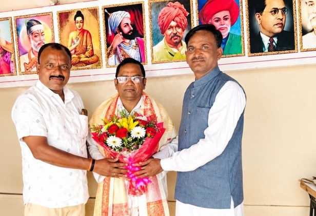 रुग्ण कल्याण समितीच्या सदस्यपदी डॉ. रवींद्र भोळे; साने संगीत विद्यालयातर्फे सत्कार